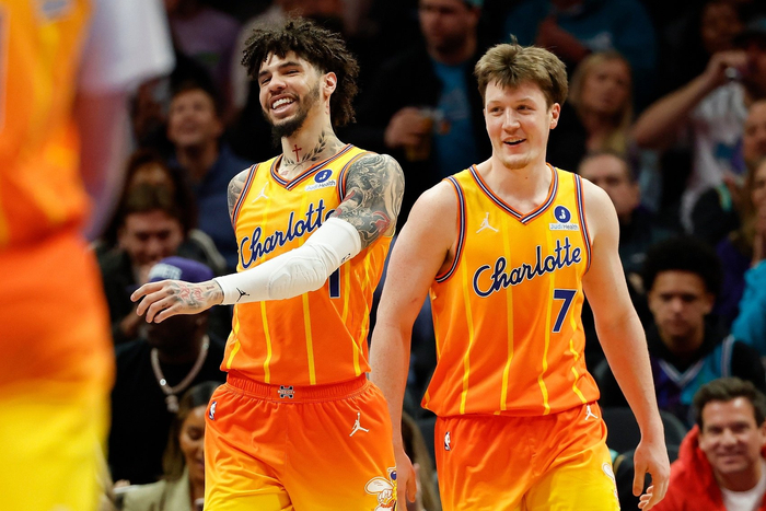 lol直播-15胜3负,5连胜越来越强,多位新星大崛起,又一超级黑马令人敬佩|独行侠|黄蜂|NBA常规赛|达拉斯独行侠队|布兰登-奈特_新浪体育_新浪新闻